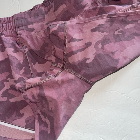 Lululemon 8 Tall Hotty Hot Short Incognito Camo Pink Taupe Multi/Pink Taupe - Picture 10 of 12